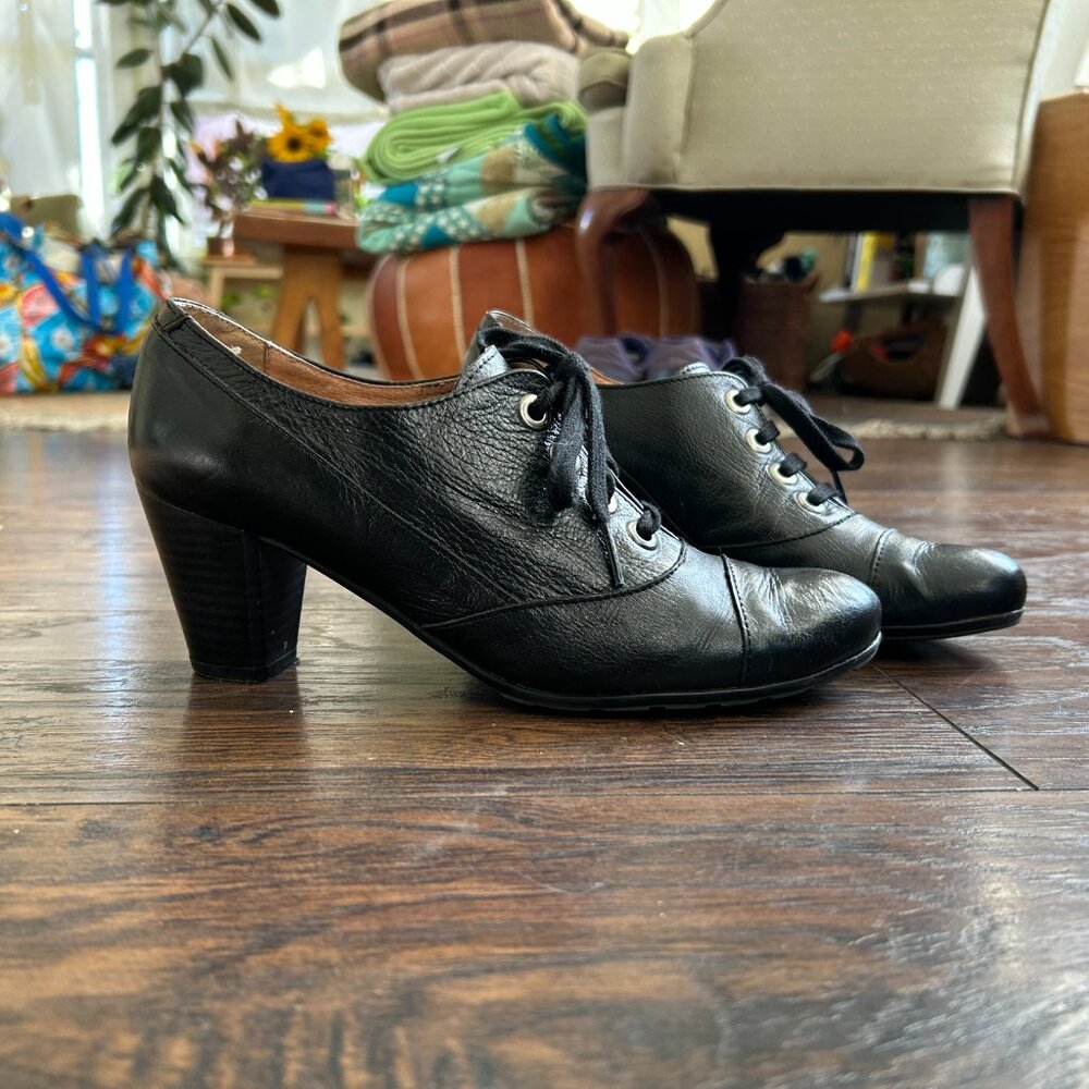 Black Oxford-style heel